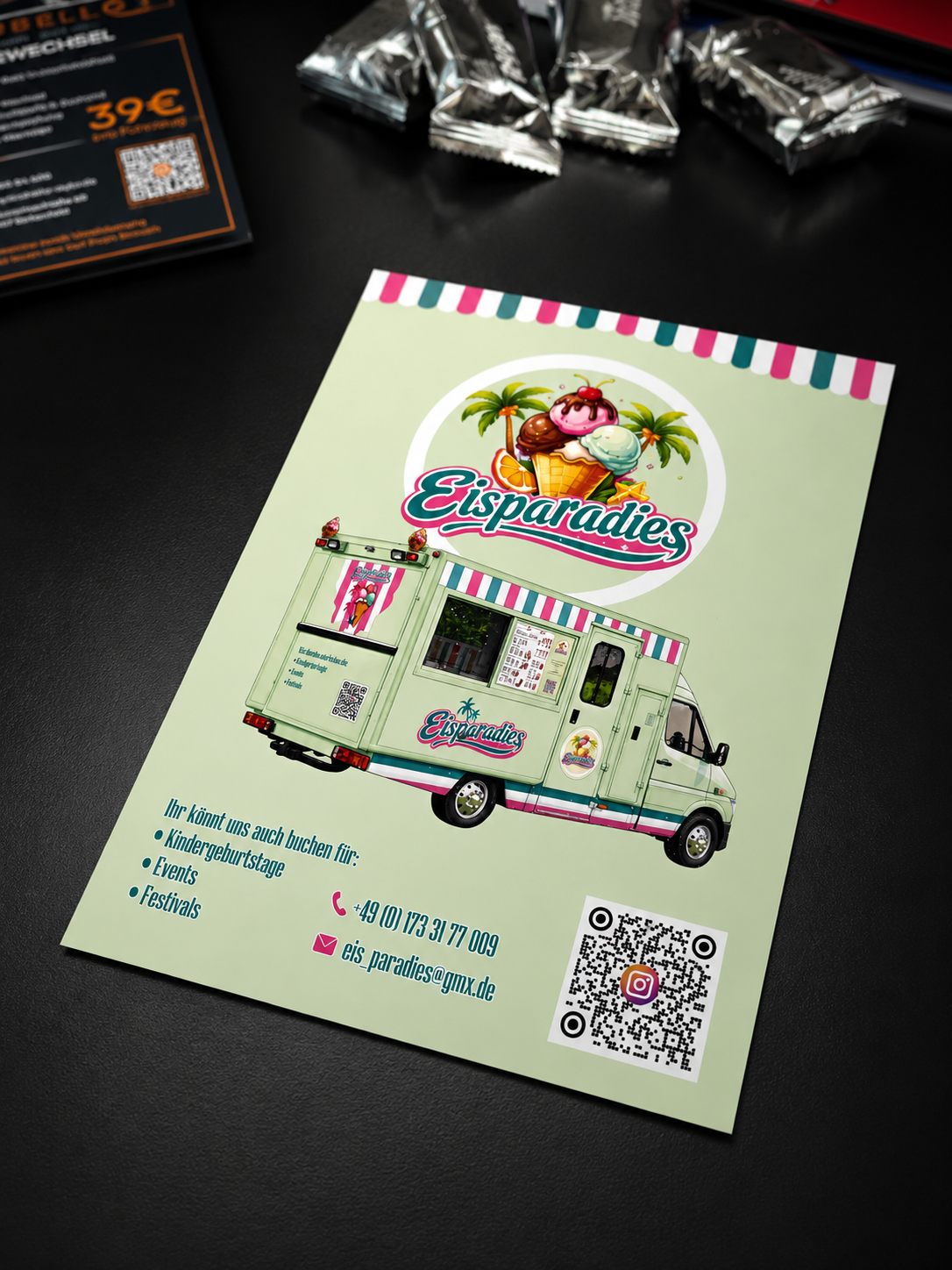 Gedruckter Flyer für das Eisparadies von X DIZAYN