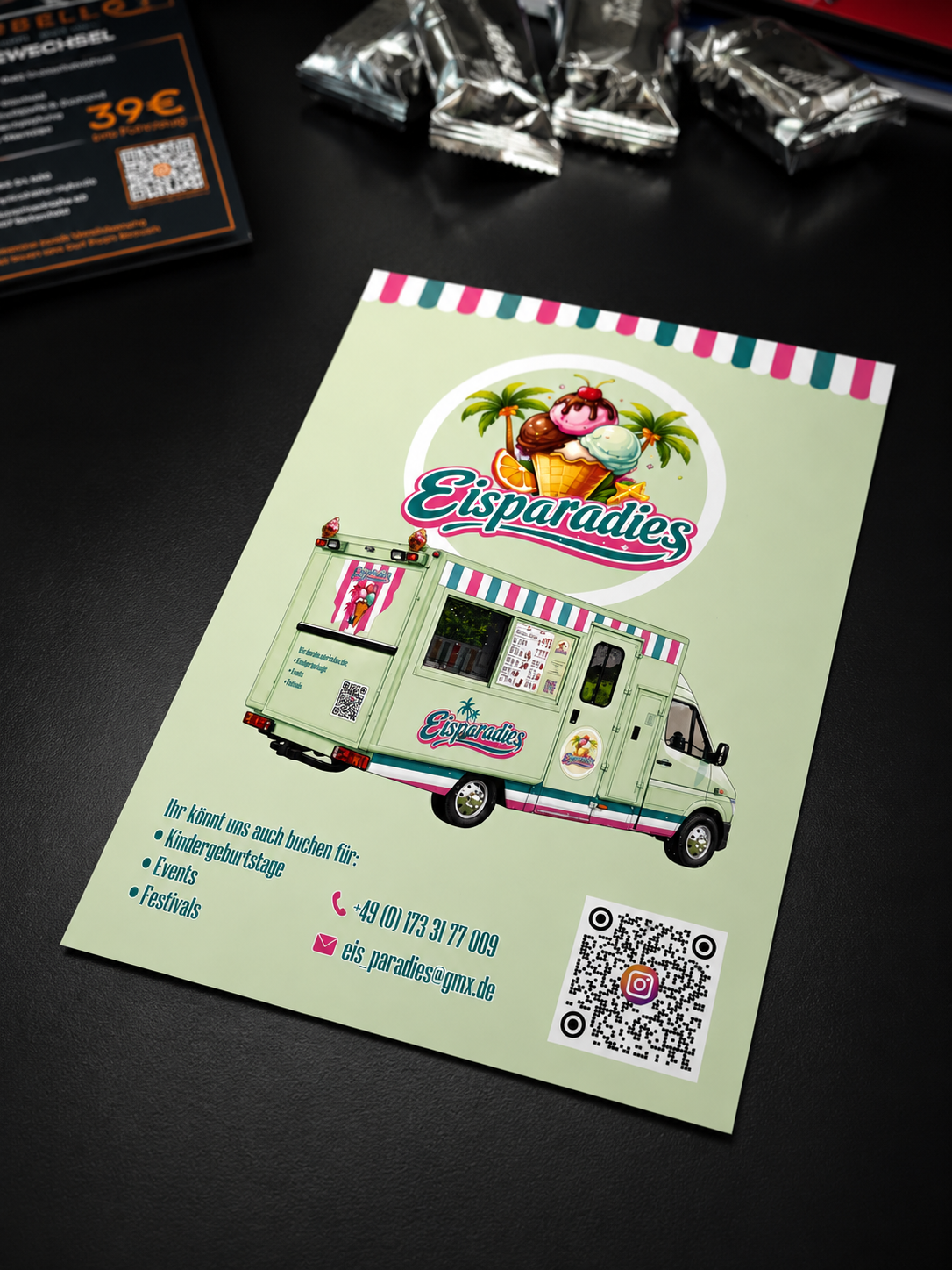 Gedruckter Flyer für das Eisparadies von X DIZAYN