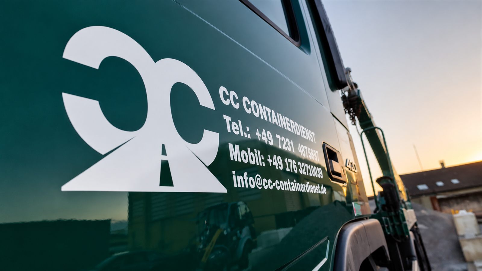 Fahrzeug mit individueller Beschriftung von X DIZAYN